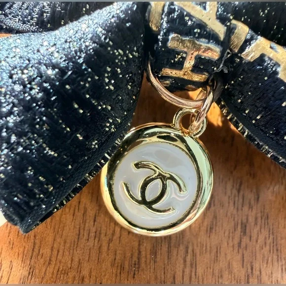 Chanel Sparkling Blue Tweed & Pearls Bag Charm with ‘CC’ Button. NEW in Box. - Picture 6 of 12